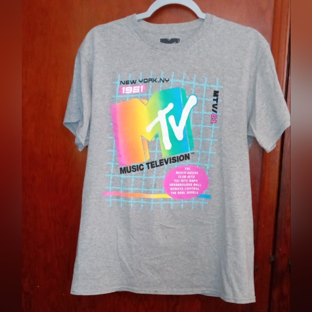 🌞MTV t-shirt Gray Size M